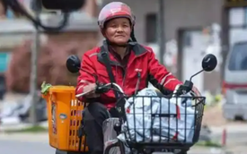 Phát hiện người đàn ông 45 tuổi làm shipper nhưng sở hữu hơn 10 căn nhà, 4 xe ô tô: “Dù lương thấp và vất vả, tôi chưa từng thấy chán nghề”