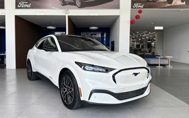 Ford Mustang Mach-E 2026 tại Việt Nam có thể ảnh hưởng từ thay đổi này: Hãng bớt chi tiết để giảm giá, người dùng vẫn mua được nếu trả thêm