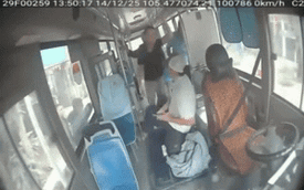 Vừa đánh tài xế xe buýt, người đàn ông vừa nói đã từng đi tù một lần, đi thêm cũng không sao