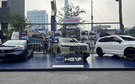 Giá xe hybrid khó giảm ngay