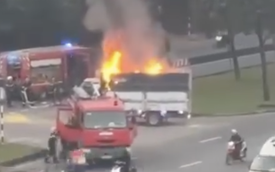 Thùng xe bốc cháy, tài xế xe tải chạy thẳng đến trụ sở cảnh sát nhờ giúp đỡ