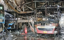 CLIP: Cháy garage ở Gia Lai, nhiều ô tô bị thiêu rụi