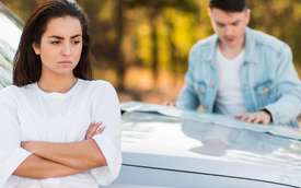 Được bố bán đất chia cho 3 tỷ, vợ chỉ mang về 200 triệu rồi âm thầm mua xe ô tô, cú sốc khiến chồng đòi ly hôn ngay lập tức