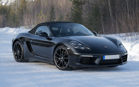 Porsche Boxster thuần điện xuất hiện trên đường thử: Vị trí đặt cổng sạc cực lạ, viên pin bố trí sau lưng ghế ngồi