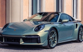 Chủ xe Porsche không cần tốn tiền sơn hay dán nữa khi hãng có công nghệ này: Chỉ cần giơ máy ảnh chụp, xe tự đổi màu như tắc kè hoa