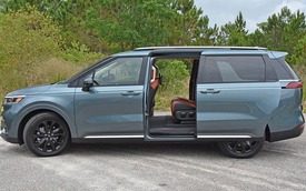 Chủ xe Kia Carnival đâm đơn kiện vì cửa trượt điện không an toàn, hãng bác bỏ lỗi bằng lý do này