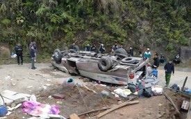 Xe chở đoàn thiện nguyện bị lật ở Lào Cai, ít nhất 8 người tử vong