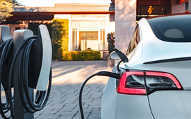 Ngã ngửa với hóa đơn 10 năm 'nuôi' ô tô