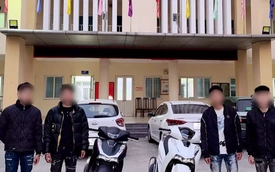 CSGT Hà Nội cùng người dân khống chế nhóm đối tượng mang hung khí rượt đuổi nhau trên đường