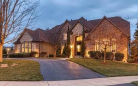 Khi “tấm lòng vàng” hóa thành siêu xe, biệt thự, sống sang chảnh ngút ngàn: Những cú "phốt" từ thiện gây chấn động