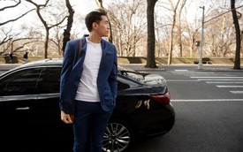 Được mẹ vợ tặng xe ô tô bạc tỷ, chưa kịp mừng thì tôi liền trả gấp sau khi nghe bà thì thầm với vợ