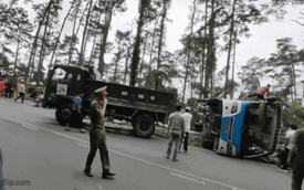 Hiện trường vụ lật xe khách ở Tam Đảo: Ít nhất 1 người tử vong, nhiều người hoảng loạn