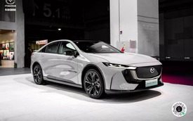 Mazda 6e có bản thể thao: Mâm đen bóng, cùm phanh đỏ, vô-lăng có chi tiết giống xe đua, ghế bọc Alcantara, động cơ không đổi