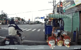 Chạy ngược chiều, chặn đầu ô tô: Người đàn ông tắt máy rút chìa khoá, rời đi khiến tất cả bức xúc