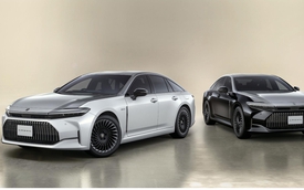 Toyota Crown ra phiên bản đặc biệt hai tông màu như Maybach