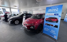 Sức mua xe điện tăng, xe xăng giảm