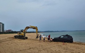 Ô tô bị lún ở biển Tuy Hòa: Người đàn ông Hà Nội gặp sự cố dạo chơi