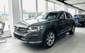 VW Touareg giảm giá kỷ lục hơn 330 triệu, xuống 2,3 tỷ đồng tại đại lý, đấu RX, Q7 trong khi chờ bản mới ra mắt