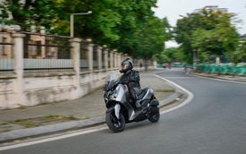Yamaha XMAX 300 liệu có vừa đủ để đi làm, vừa ổn để đi phượt?
