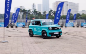 VinFast làm sự kiện quy mô khủng ở Hà Nội: Trưng bày Limo Green đang hot, drift VF 3, lái thử sa hình, thu đổi xe cũ tại chỗ