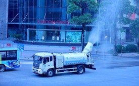 Tận thấy ‘pháo xa sương mù’ dập bụi mịn trên đường phố Hà Nội