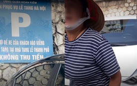 Mắng chửi, đòi thu tiền đỗ xe tại vỉa hè nhà tang lễ ở Hà Nội, người phụ nữ lập tức