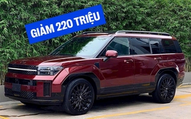 Giá Hyundai Santa Fe tiếp tục ‘dò đáy’: Bản ‘full’ giảm 220 triệu đồng, giá thấp hơn CUV hạng C nhưng người mua phải đánh đổi 1 thứ