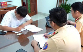 Xử phạt nam thanh niên vừa lái xe vừa xỉa răng trên đường phố Gia Lai
