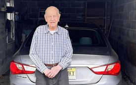 Cụ ông 111 tuổi vẫn lái ô tô mỗi ngày chia sẻ bí quyết sống lâu, sống khỏe