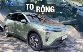 VinFast Limo Green lộ chi tiết nội thất không thể hiện qua bảng thông số: Cửa gió cho 3 hàng ghế, sạc USB phía sau, vô lăng gây thắc mắc