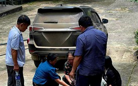 Chở người đến cấp cứu, ô tô tông bệnh nhi 2 tuổi tử vong ở trung tâm y tế