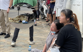 Người thân khóc nghẹn bên hiện trường vụ tai nạn khiến nam thanh niên 20 tuổi tử vong ở Hà Nội