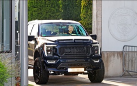 Cầu thủ nổi tiếng vung 7 tỷ tậu siêu xe "quái vật", nhìn gara toàn xế hộp tiền tỷ khiến fan choáng váng