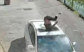 Ngã khỏi mái nhà, người đàn ông rơi trúng ô tô và cái kết