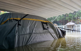 Nhìn lại Startup Việt từng khiến 4 “cá mập” tranh giành: Bán bạt chống ngập biến ô tô thành xuồng, nâng được cả xe bán tải 1.800 kg