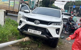 Phá cửa xe 7 chỗ, cứu người đàn ông nghi đột quỵ