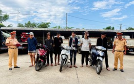 Công an làm việc với phụ huynh và nhóm học sinh lớp 11 chạy xe lạng lách, mang hung khí