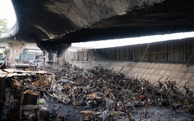 Cận cảnh cầu Vĩnh Tuy sau vụ cháy kinh hoàng 500 xe máy: Xác xe nằm la liệt, bê tông bong tróc lộ thép