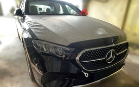 Soi nội ngoại thất Mercedes-Benz E-Class 2025 mới lộ diện tại Việt Nam: Dễ là bản ‘base’, có ADAS, mâm có thể gây tranh cãi