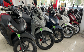 Honda Vision giảm giá tiền triệu, đại lý đua nhau tung ưu đãi
