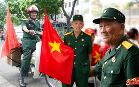 Cựu chiến binh U80 "trốn vợ", lái xe máy 300km ra Hà Nội xem diễu binh: "Nhân lúc vợ đi chợ, tôi chất đồ lên xe và... lên đường"