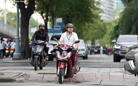 Xe máy leo lề, đi ngược chiều 'căn bệnh giao thông' khó chữa ở TP.HCM?