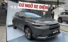 Toyota Corolla Cross 2026 ra mắt sát Việt Nam với tên gọi khác: Có điểm như xe điện, màn hình khủng, động cơ hybrid mạnh hơn