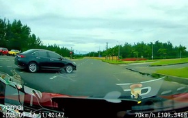 Phạt 19 triệu, trừ 4 điểm giấy phép lái xe tài xế lái biển xanh đi ngược chiều