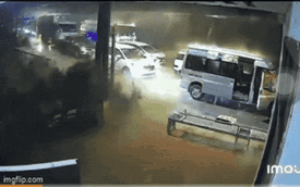 Tiếng động chát chúa, đất đá ầm ầm sạt lở vùi ô tô ở đèo Ô Quy Hồ, người dân và du khách hoảng loạn tháo chạy