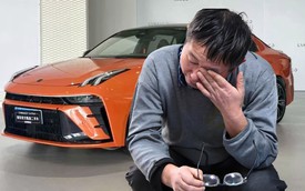 Người đàn ông vừa mua xe mới, lái khỏi showroom thì tông vào chiếc Maserati phải sửa hết 369 triệu đồng, bảo hiểm từ chối bồi thường: “Hợp đồng 7 phút nữa mới có hiệu lực”