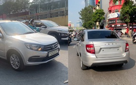 Lada Granta lộ diện trên đường phố Hà Nội: Thiếu nhiều thứ, dòng chữ đầu xe gây chú ý, chuyên gia cho rằng vẫn có một bộ phận thích