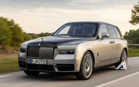 Rolls-Royce Cullinan đời mới lộ diện: Cụm đèn khác lạ, động cơ điện mới hoàn toàn