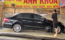 Dip Tết Dương lịch, nhân viên tiệm rửa xe ở TP.HCM làm không ngơi tay
