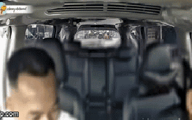 Khách đập màn hình trên ô tô và tài xế vì bị nhắc không hút thuốc trên xe: Công an vào cuộc